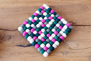 Untersetzer eckig aus Filzkugeln (100% Wolle), waldbeere, pink, rosa, grün bunt - fair gehandelt