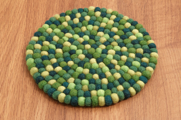 Untersetzer rund aus Filzkugeln 22cm, grün - fair gehandelt