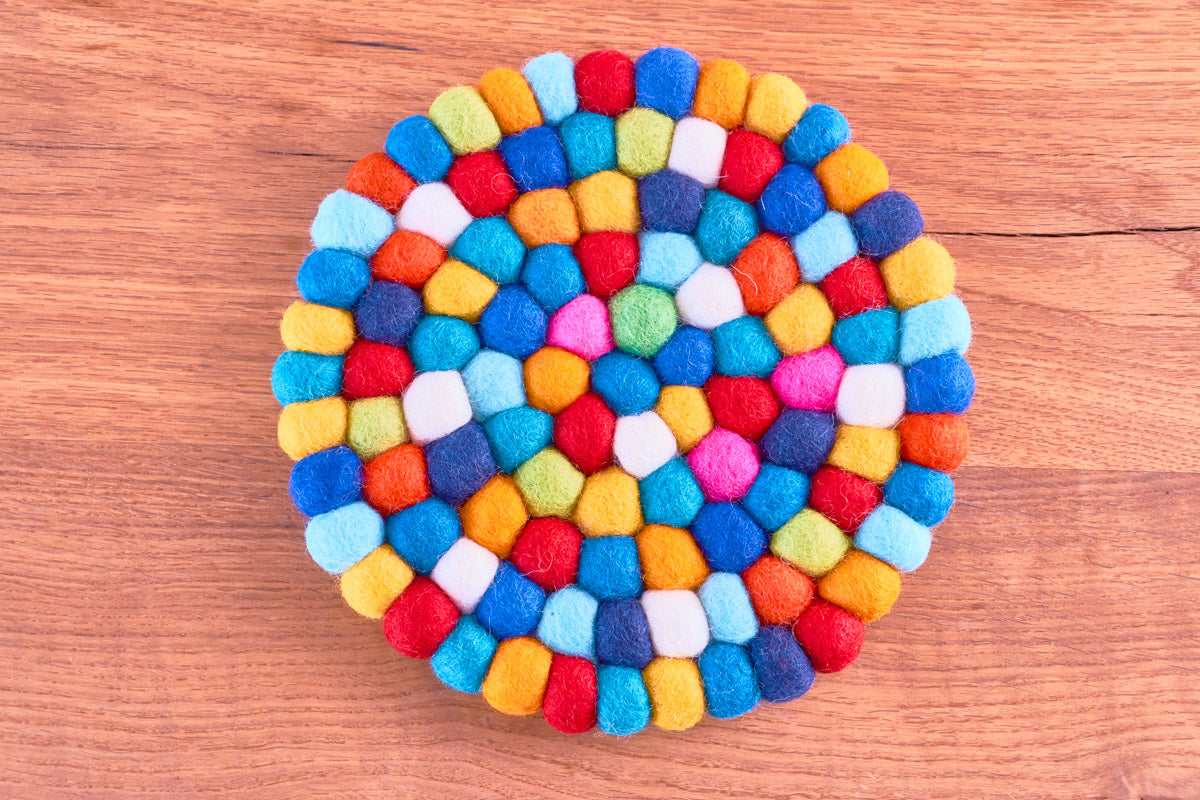 Untersetzer rund aus Filzkugeln 22cm, multi, große Kugeln- fair gehandelt