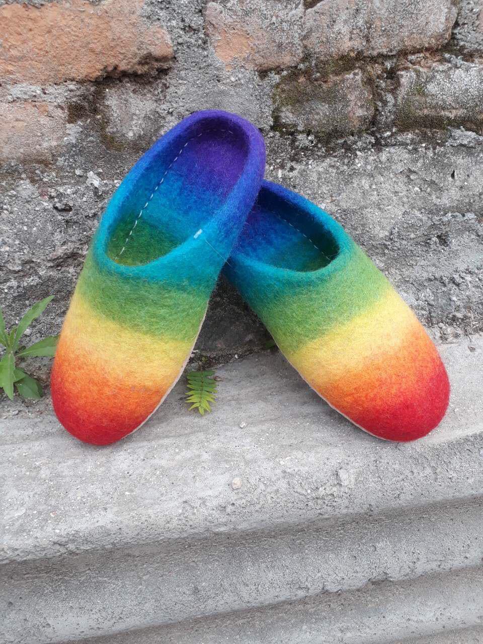 Filzpantoffeln, Hausschuhe aus Filz (Wolle), bunt, Regenbogen mit Ledersohle
