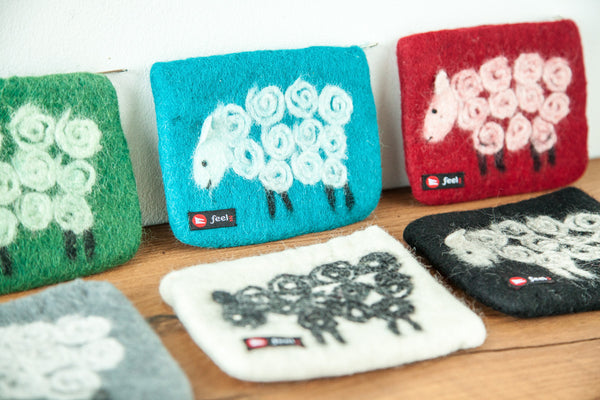 feelz - Filztäschchen mit Schaf, rot, blau, grün, grau oder schwarz - Handarbeit