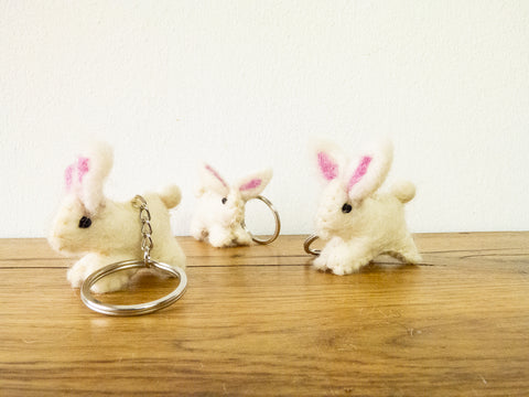 Schlüsselanhänger Hase aus Filz, Ostergeschenk für Kinder