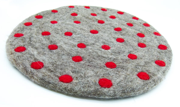 Sitzkissen aus Filz, natur mit bunten Punkten, rund 35cm - fair gehandelt