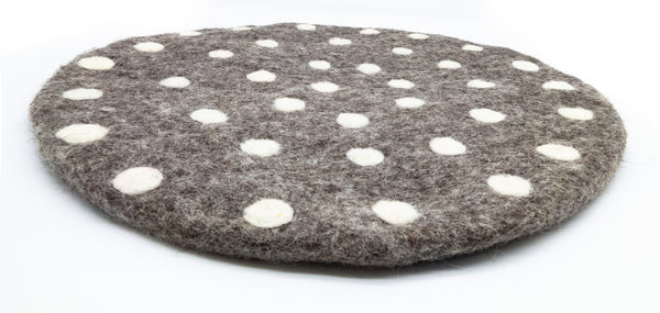 Sitzkissen aus Filz, natur mit bunten Punkten, rund 35cm - fair gehandelt