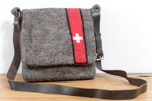 feelz - Filztasche für Herren im Schweizer Armeedecken-Stil mit Lederriemen Handarbeit