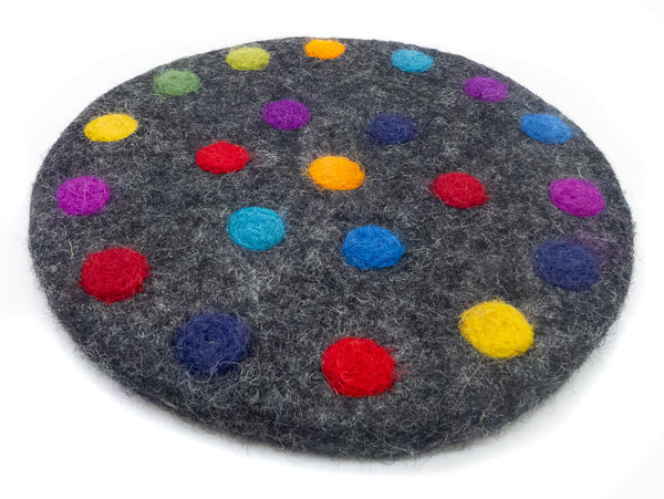 Untersetzer rund aus Filz (100% Wolle) gepunktet, 17 cm, naturtöne mit bunten Punkten - fair gehandelt