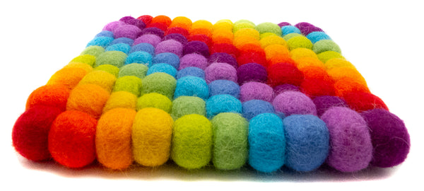 Untersetzer eckig aus Filzkugeln (100% Wolle) 20x20cm, Regenbogen - fair gehandelt
