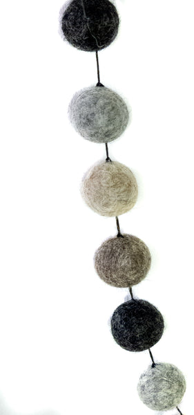 Kugel-Girlande aus bunten oder dezenten Filzkugeln, 140 cm lang