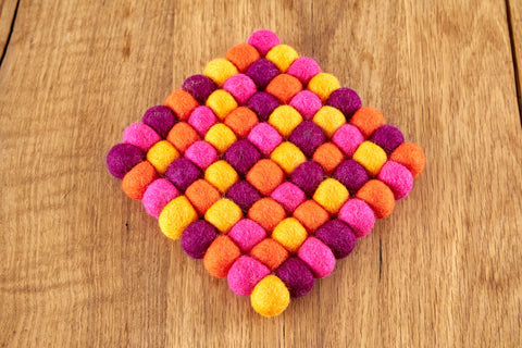 Untersetzer eckig aus Filzkugeln (100% Wolle), neon pink, orange, bunt - fair gehandelt