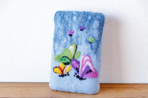 Handyhülle Schmetterling, Schutzhülle für Handy / Smartphone aus Filz (Wolle), blau
