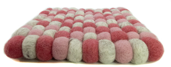 Untersetzer aus Filzkugeln (100% Wolle) 20x20cm, pastell, rosa, blau, braun, pink - fair gehandelt